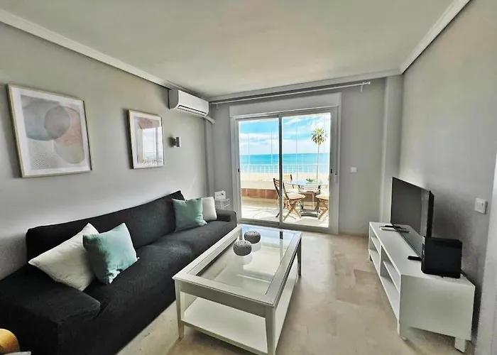 Primera Linea De Playa Frontal Con Vistas Al Mar * פואנגירולה